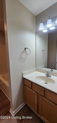 4112 Mimosa View Dr, Louisville, KY 40299