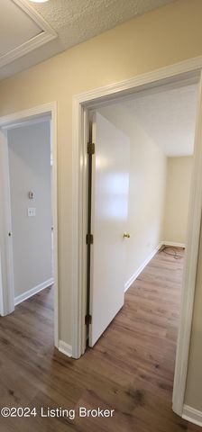 4112 Mimosa View Dr, Louisville, KY 40299