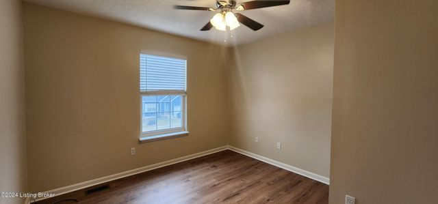 4112 Mimosa View Dr, Louisville, KY 40299