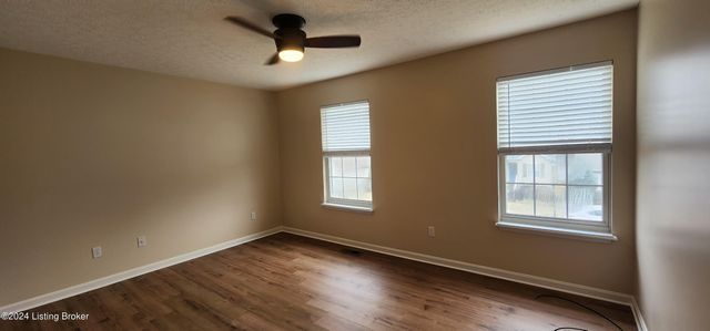 4112 Mimosa View Dr, Louisville, KY 40299