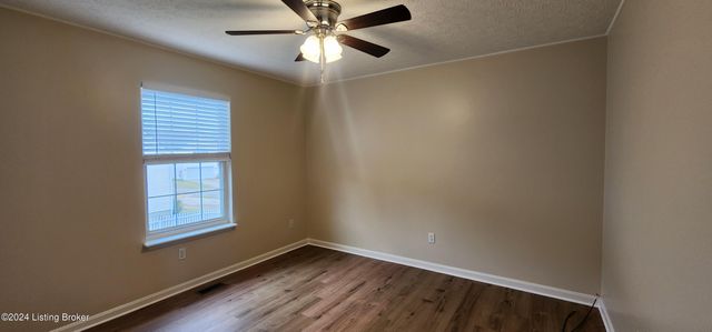 4112 Mimosa View Dr, Louisville, KY 40299