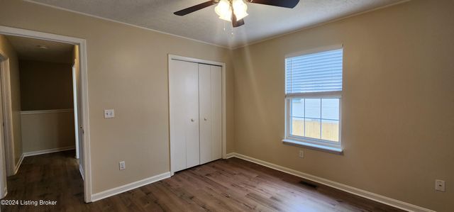 4112 Mimosa View Dr, Louisville, KY 40299