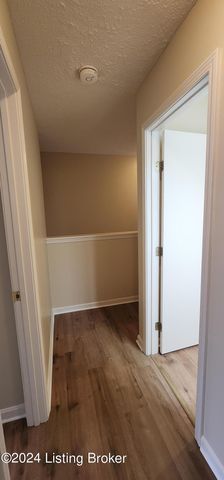 4112 Mimosa View Dr, Louisville, KY 40299