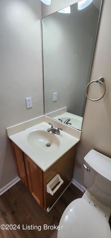 4112 Mimosa View Dr, Louisville, KY 40299