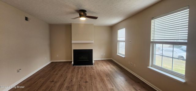 4112 Mimosa View Dr, Louisville, KY 40299