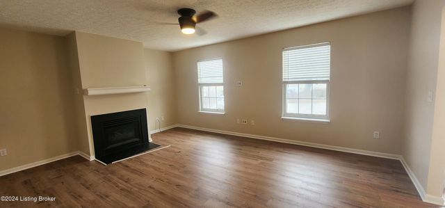 4112 Mimosa View Dr, Louisville, KY 40299