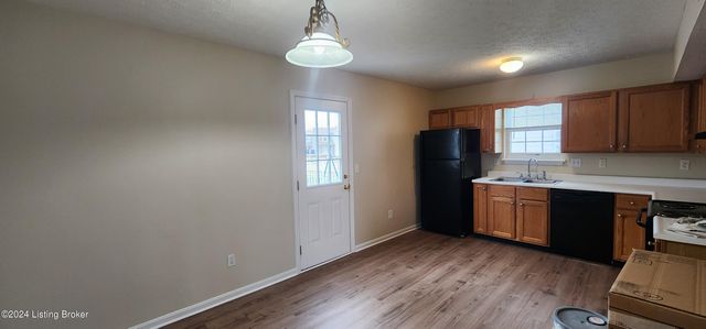 4112 Mimosa View Dr, Louisville, KY 40299