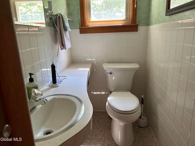 15 Birchwood Drive, Halfmoon, NY 12065