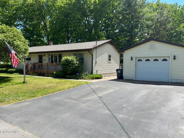 15 Birchwood Drive, Halfmoon, NY 12065