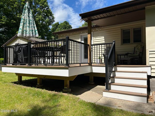 15 Birchwood Drive, Halfmoon, NY 12065