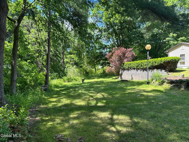 15 Birchwood Drive, Halfmoon, NY 12065