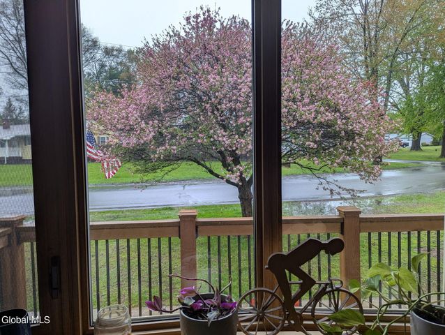 15 Birchwood Drive, Halfmoon, NY 12065