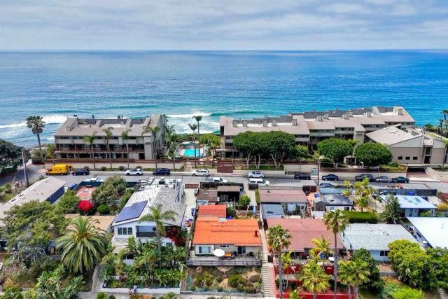 1034 3rd Street, Encinitas, CA 92024