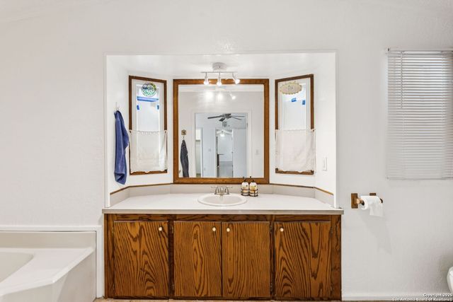 2210 Sandy Bnd, San Antonio, TX 78264