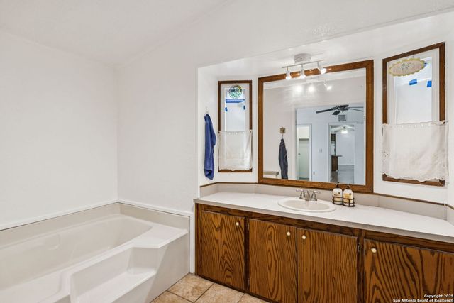 2210 Sandy Bnd, San Antonio, TX 78264