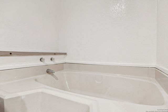 2210 Sandy Bnd, San Antonio, TX 78264