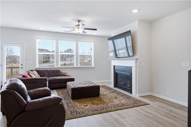 2131 Landsburg Way, Lawrenceville, GA 30043