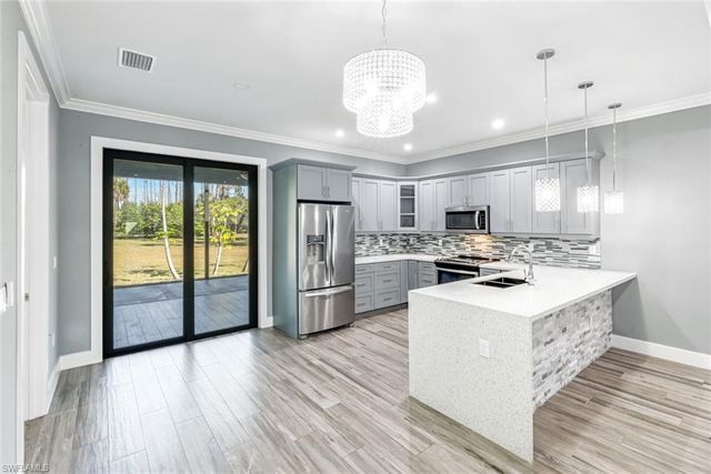 141 20th AVE NW, Naples, FL 34120