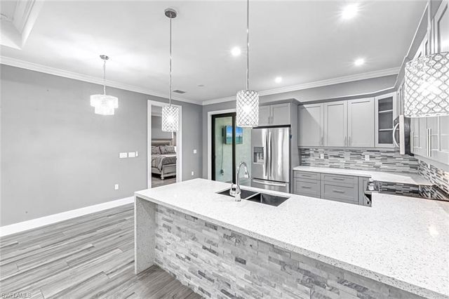 141 20th AVE NW, Naples, FL 34120