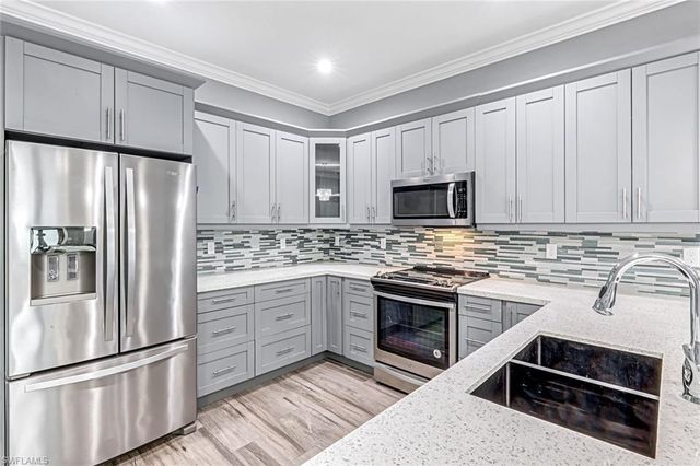 141 20th AVE NW, Naples, FL 34120