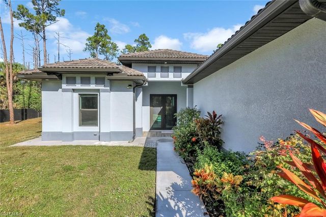 141 20th AVE NW, Naples, FL 34120