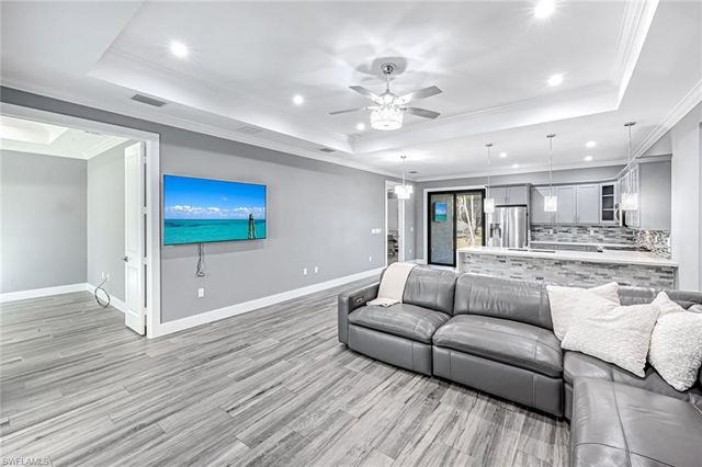 141 20th AVE NW, Naples, FL 34120