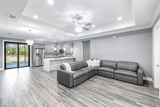 141 20th AVE NW, Naples, FL 34120