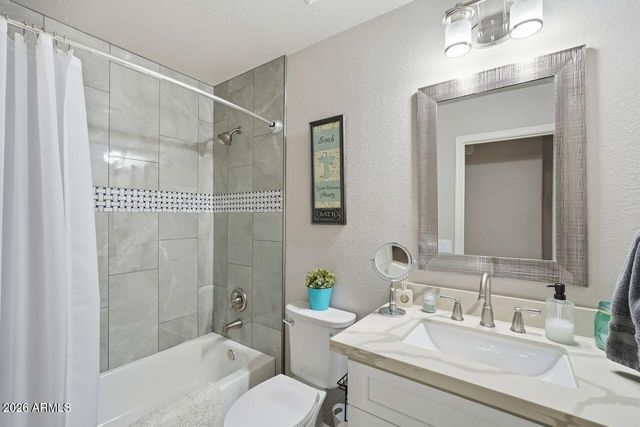 24950 S LAKEWOOD Drive, Sun Lakes, AZ 85248