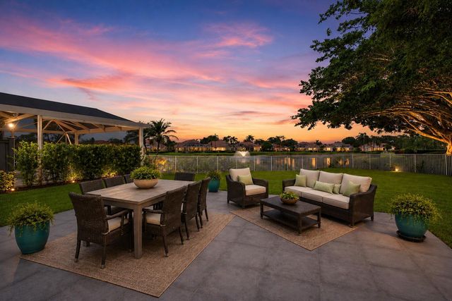 740 Pinehurst Way, Palm Beach Gardens, FL 33418