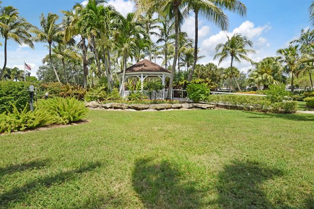 740 Pinehurst Way, Palm Beach Gardens, FL 33418