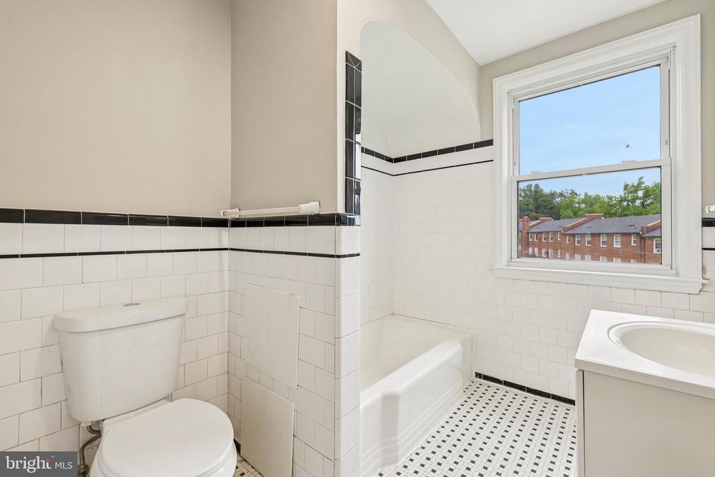 Image 25 of property listing at 3201 DORITHAN RD, Baltimore, MD 21215