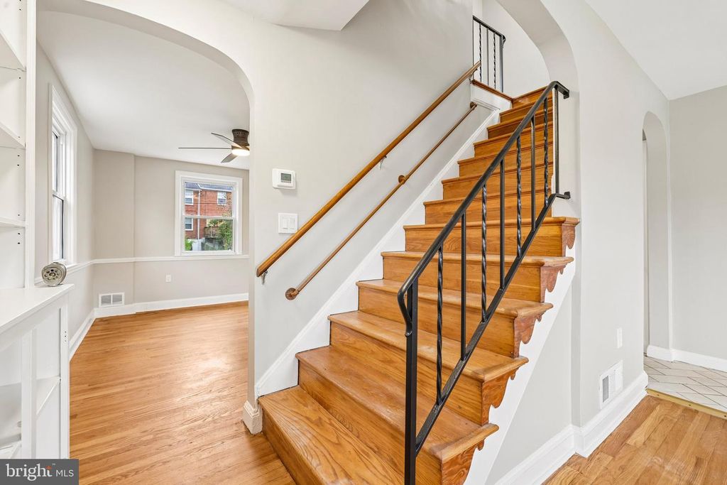 Image 6 of property listing at 3201 DORITHAN RD, Baltimore, MD 21215