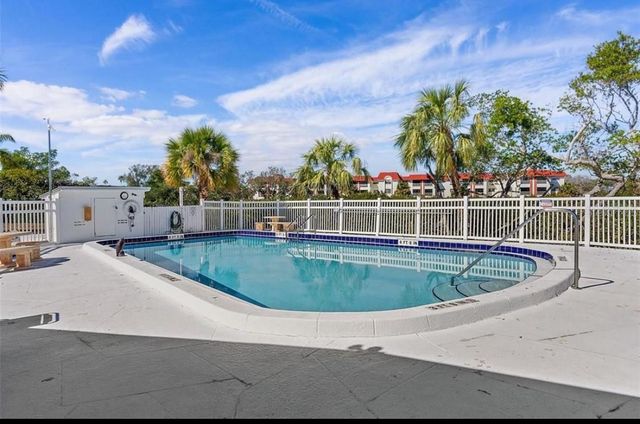 4510 OVERLOOK DRIVE NE 225, St Petersburg, FL 33703