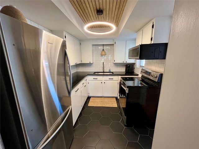 4510 OVERLOOK DRIVE NE 225, St Petersburg, FL 33703