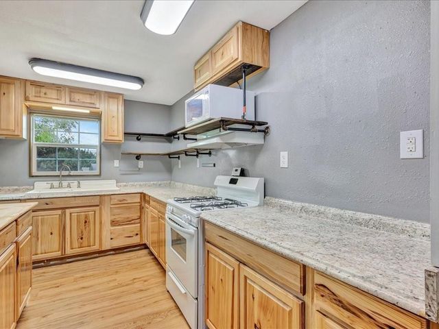 1949 County Road 2717, Alto, TX 75925