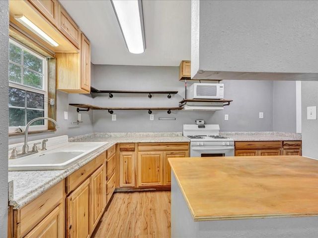 1949 County Road 2717, Alto, TX 75925