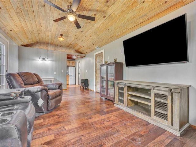 1949 County Road 2717, Alto, TX 75925