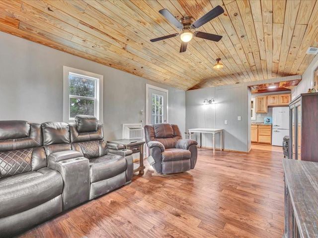 1949 County Road 2717, Alto, TX 75925
