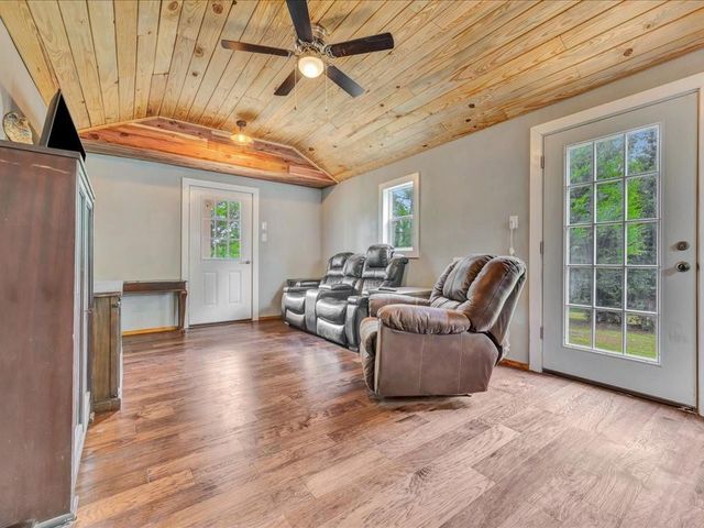 1949 County Road 2717, Alto, TX 75925