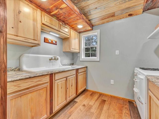 1949 County Road 2717, Alto, TX 75925