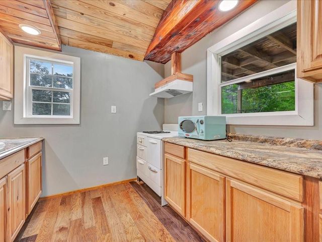 1949 County Road 2717, Alto, TX 75925
