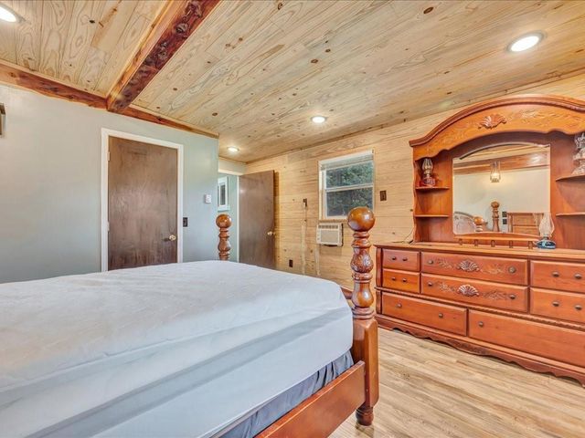 1949 County Road 2717, Alto, TX 75925
