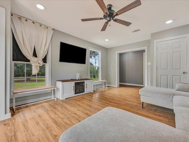 1949 County Road 2717, Alto, TX 75925