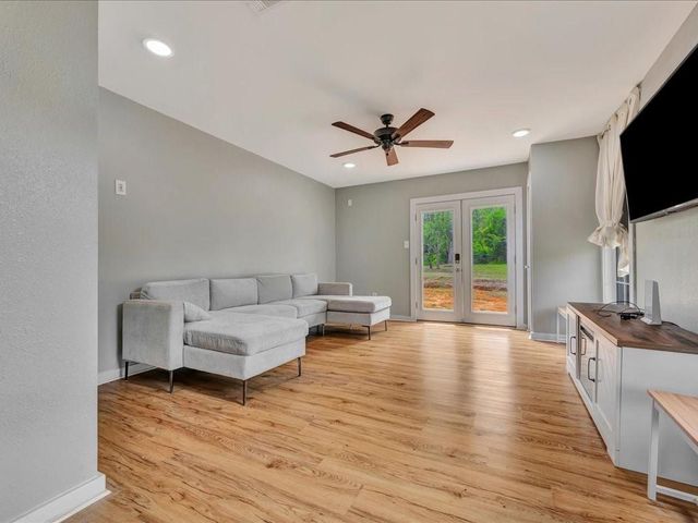 1949 County Road 2717, Alto, TX 75925