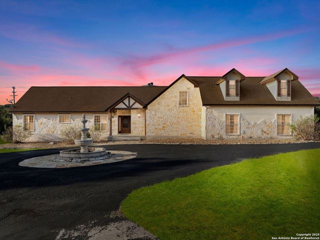 102 OAK VALLEY DR, Boerne, TX 78006