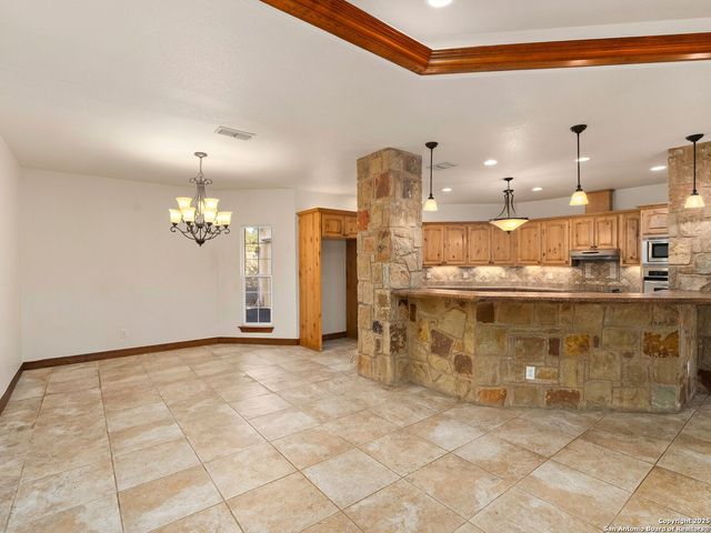 102 OAK VALLEY DR, Boerne, TX 78006