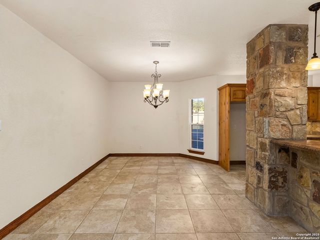 102 OAK VALLEY DR, Boerne, TX 78006