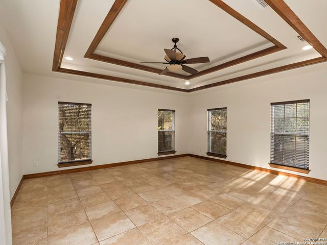 102 OAK VALLEY DR, Boerne, TX 78006