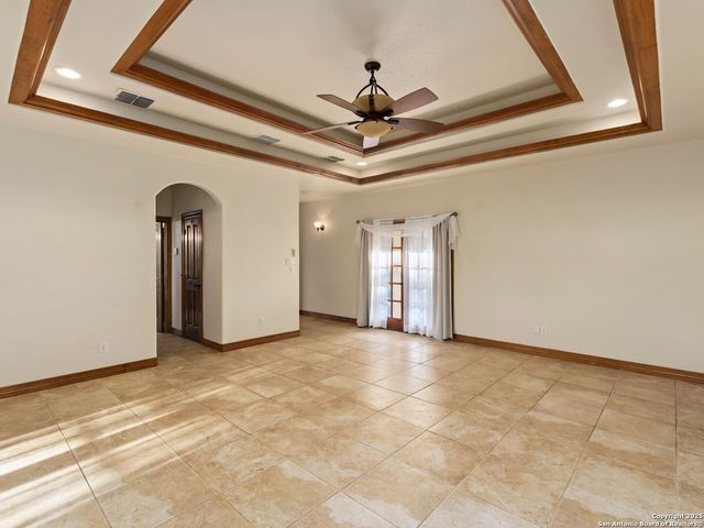 102 OAK VALLEY DR, Boerne, TX 78006