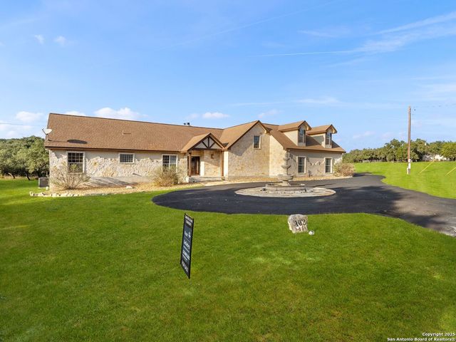 102 OAK VALLEY DR, Boerne, TX 78006